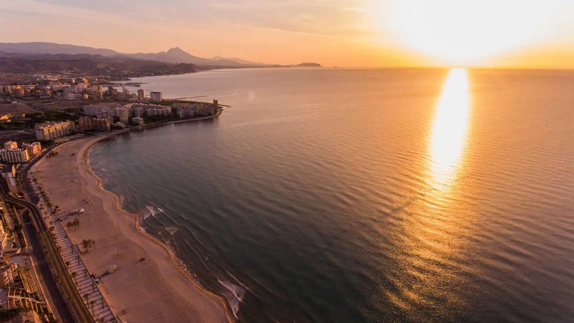 Playa de Muchavista al atardecer